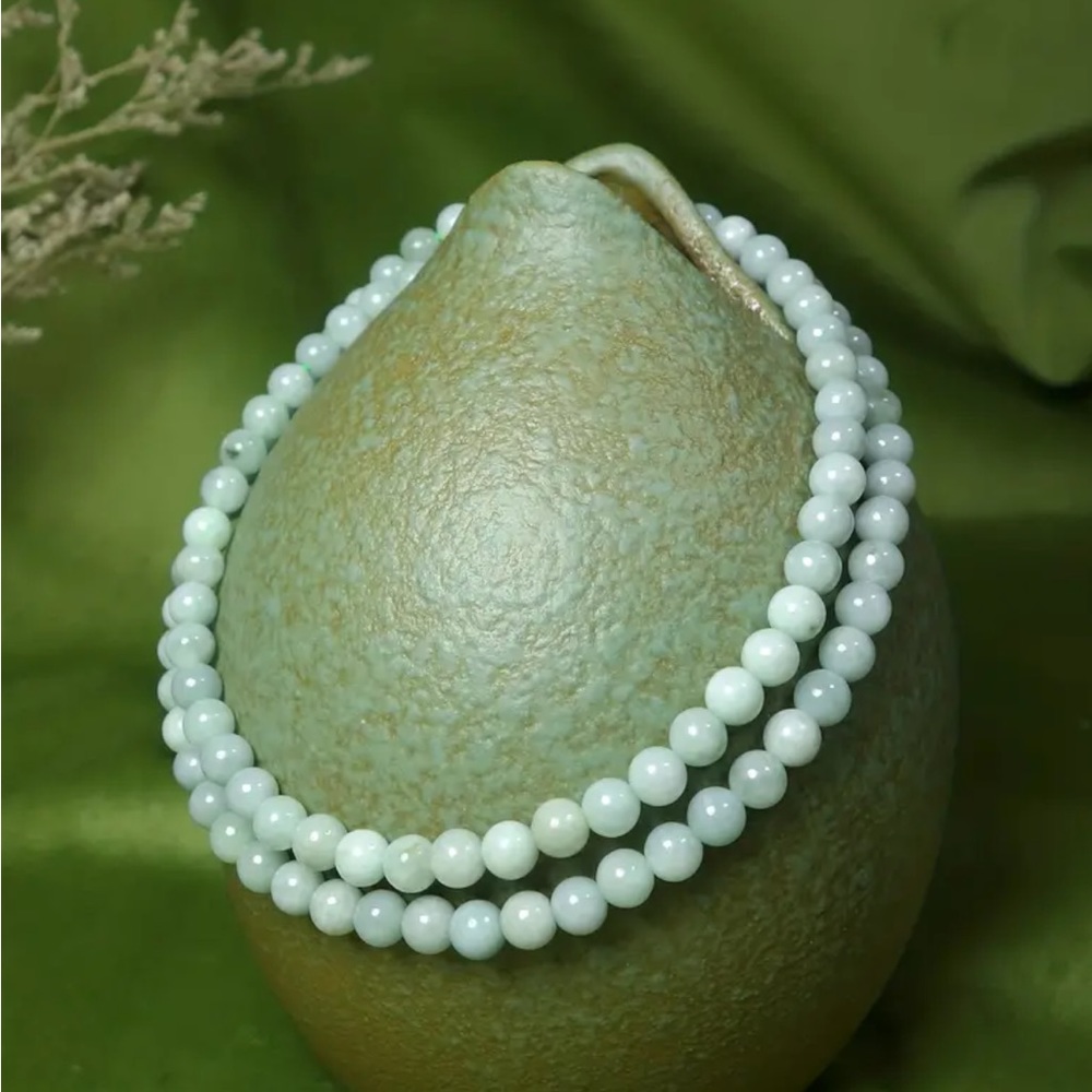 Green Jade Necklace - Picture 2 of 3